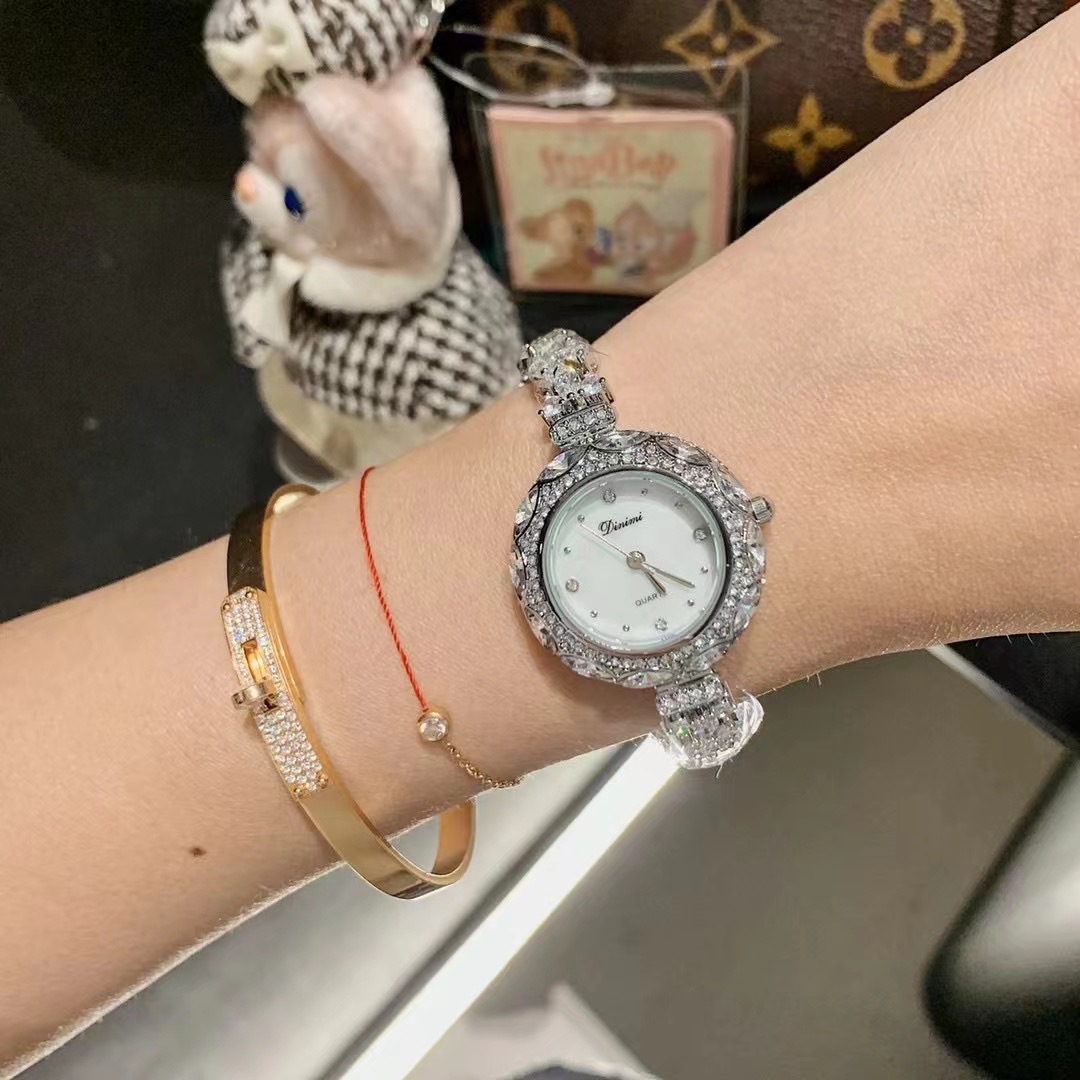 Exquisite and stylish Korean-s - đánh giá và giá Luxury Watch Value