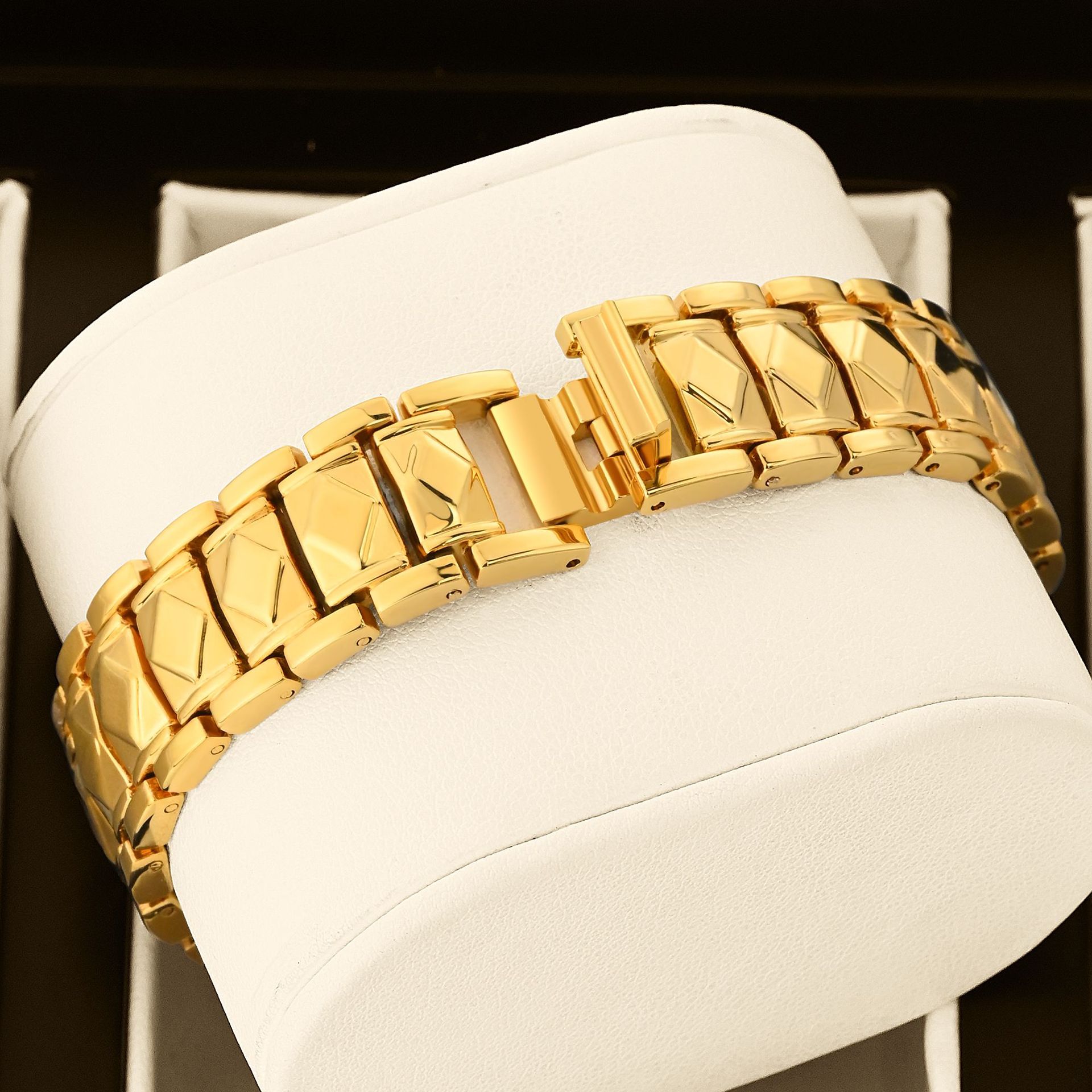 Yalalusi Luxury Gold Diamond O - đánh giá và giá Luxury Watch Trading